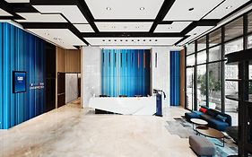 Holiday Inn Express Kaohsiung Love River, an IHG Hotel