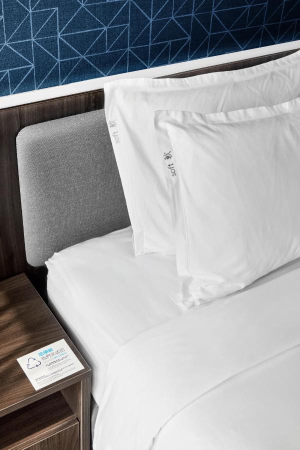 Holiday Inn Express Kaohsiung Love River, an IHG Hotel Exterior foto