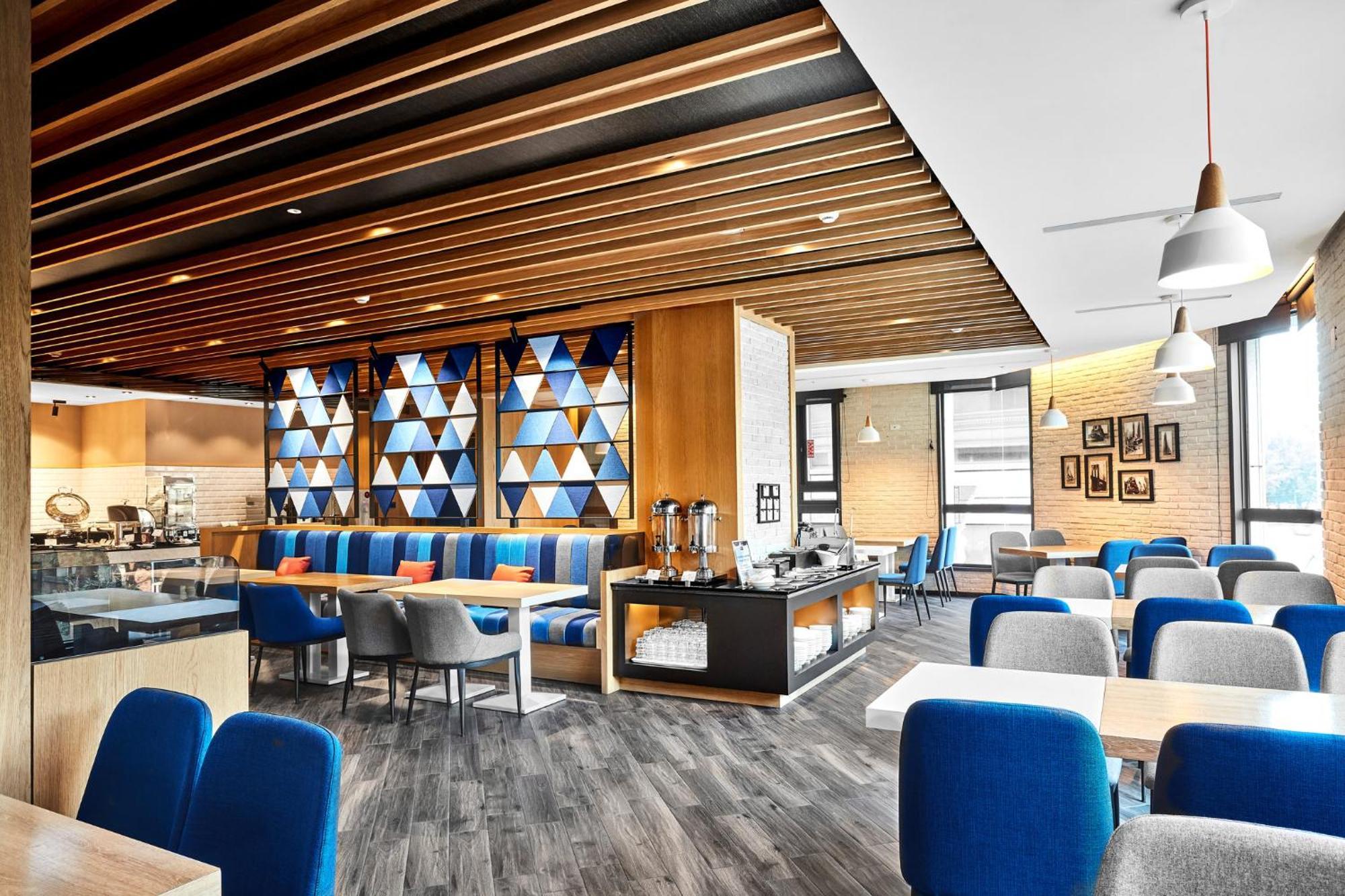 Holiday Inn Express Kaohsiung Love River, an IHG Hotel Exterior foto